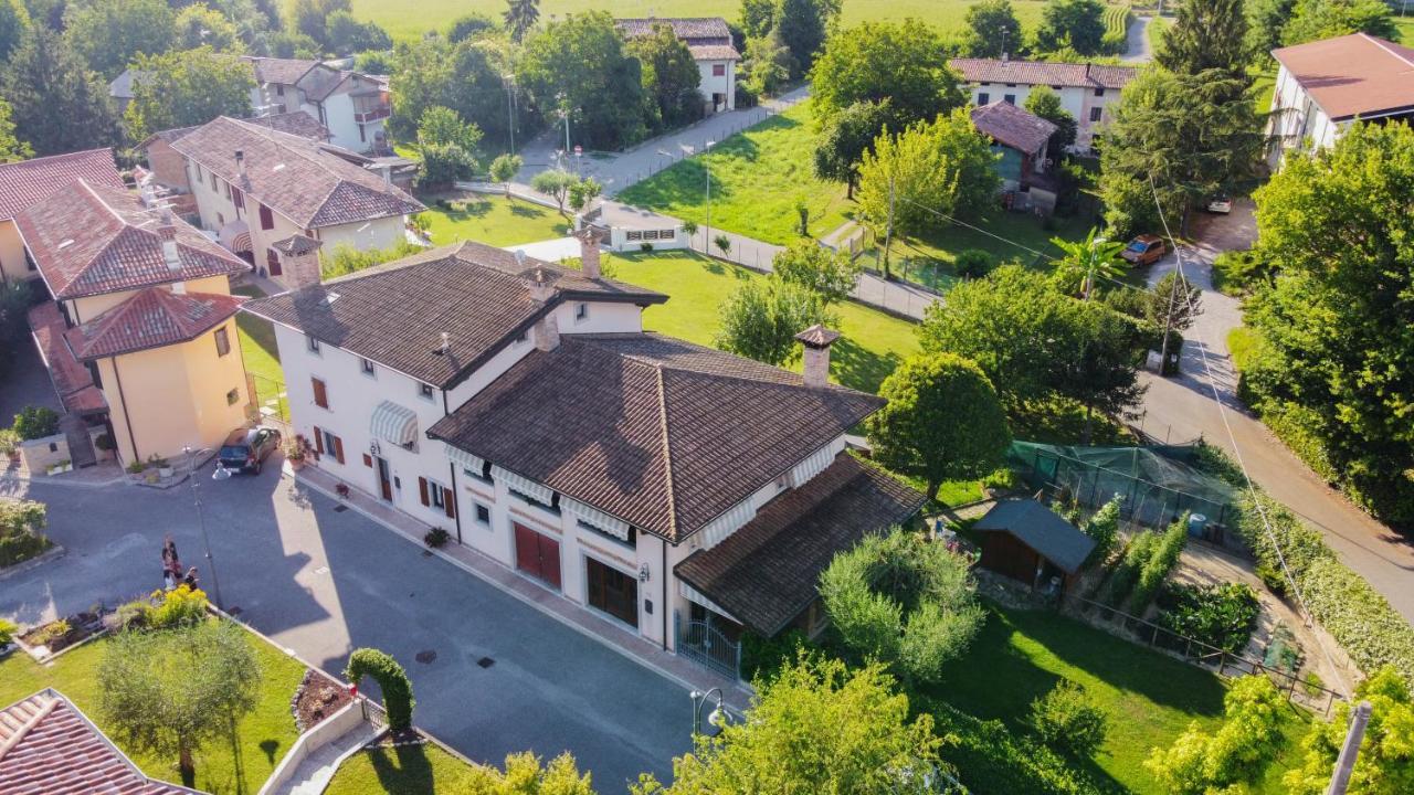 Villa Tal Borc San Vito al Torre Esterno foto